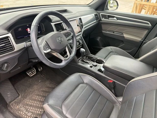Used 2022 Black Volkswagen 3.6L V6 SEL Premium R-Line image 9