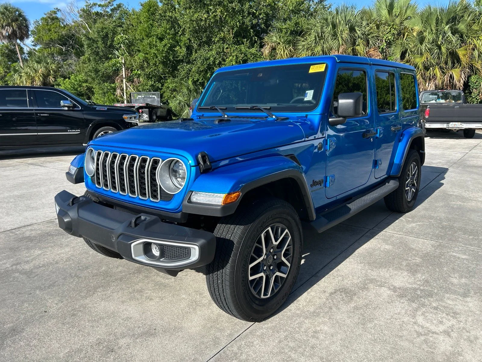 Used 2025 Blue Pearl Jeep Sahara image 20