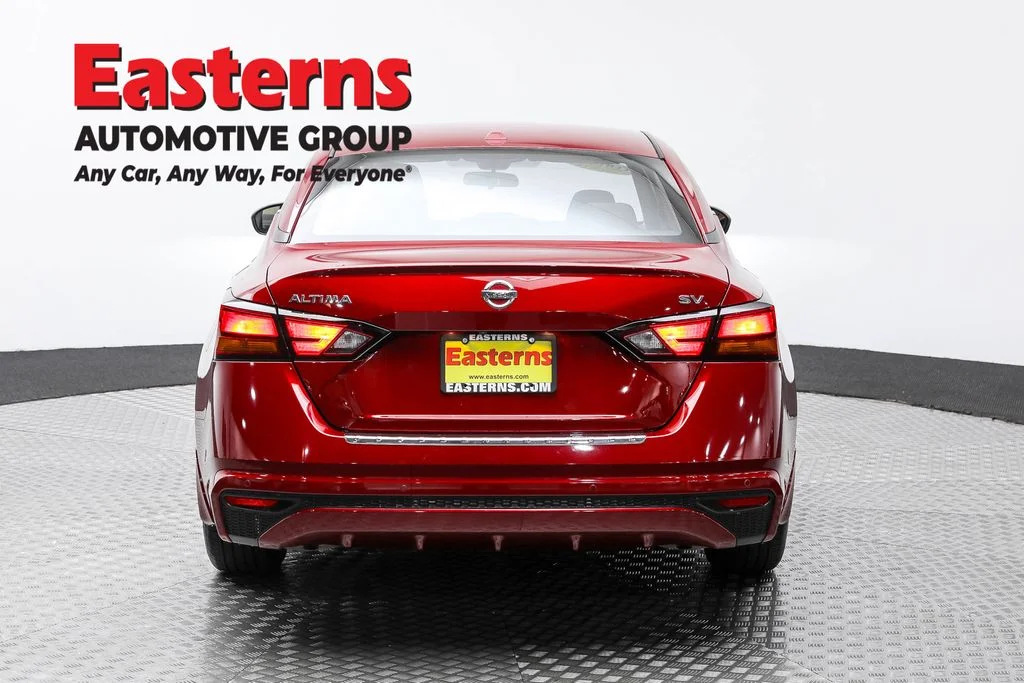 Used 2022 Red Nissan 2.5 SV image 6