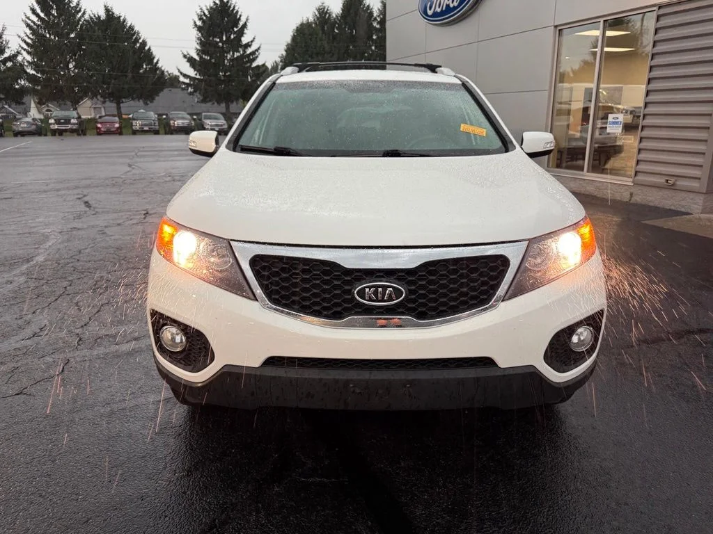 Used 2012 White Kia EX image 11