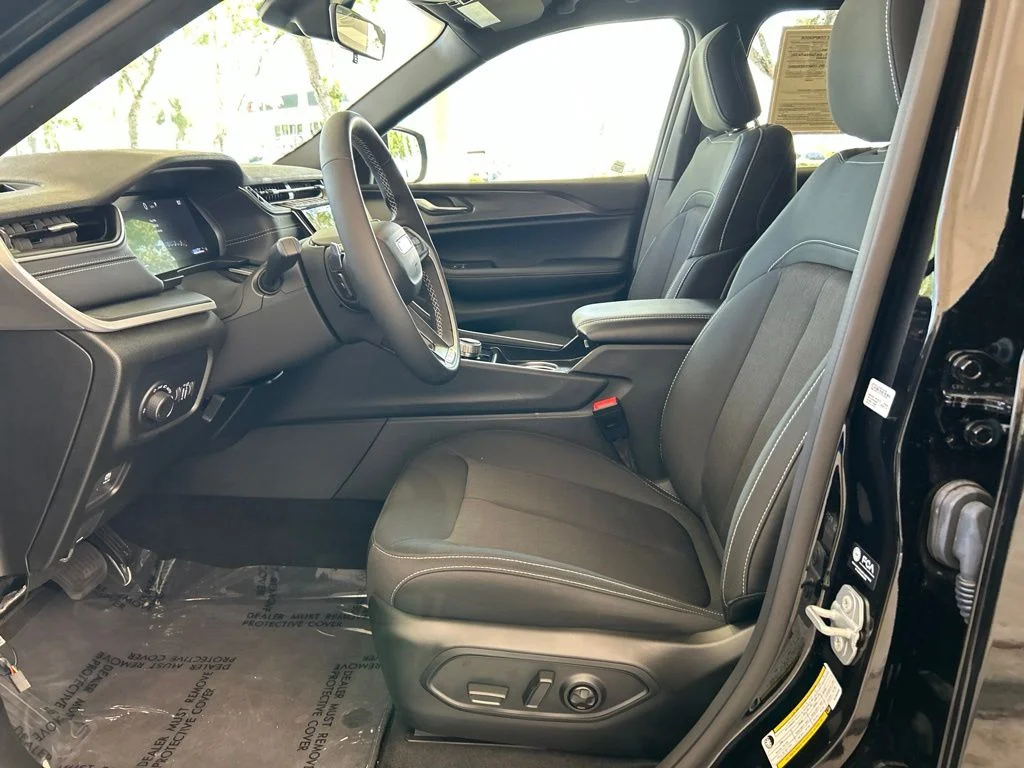 Used 2025 Black Jeep Laredo image 6