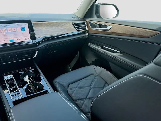 2026 Volkswagen Atlas SE w/Tech - Photo 18