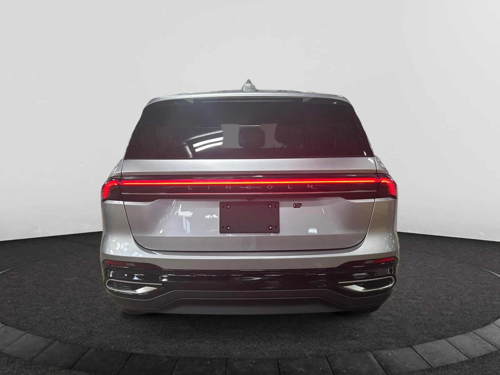 New 2026 Silver Radiance Metallic Clearcoat Lincoln Premiere image 4