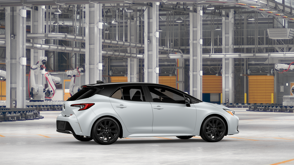 New 2027 Wind Chill Pearl with Black roof Toyota XSE image 11