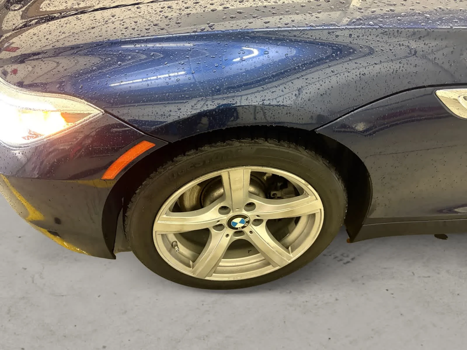 Used 2015 Deep Sea Blue Metallic BMW sDrive28i image 9