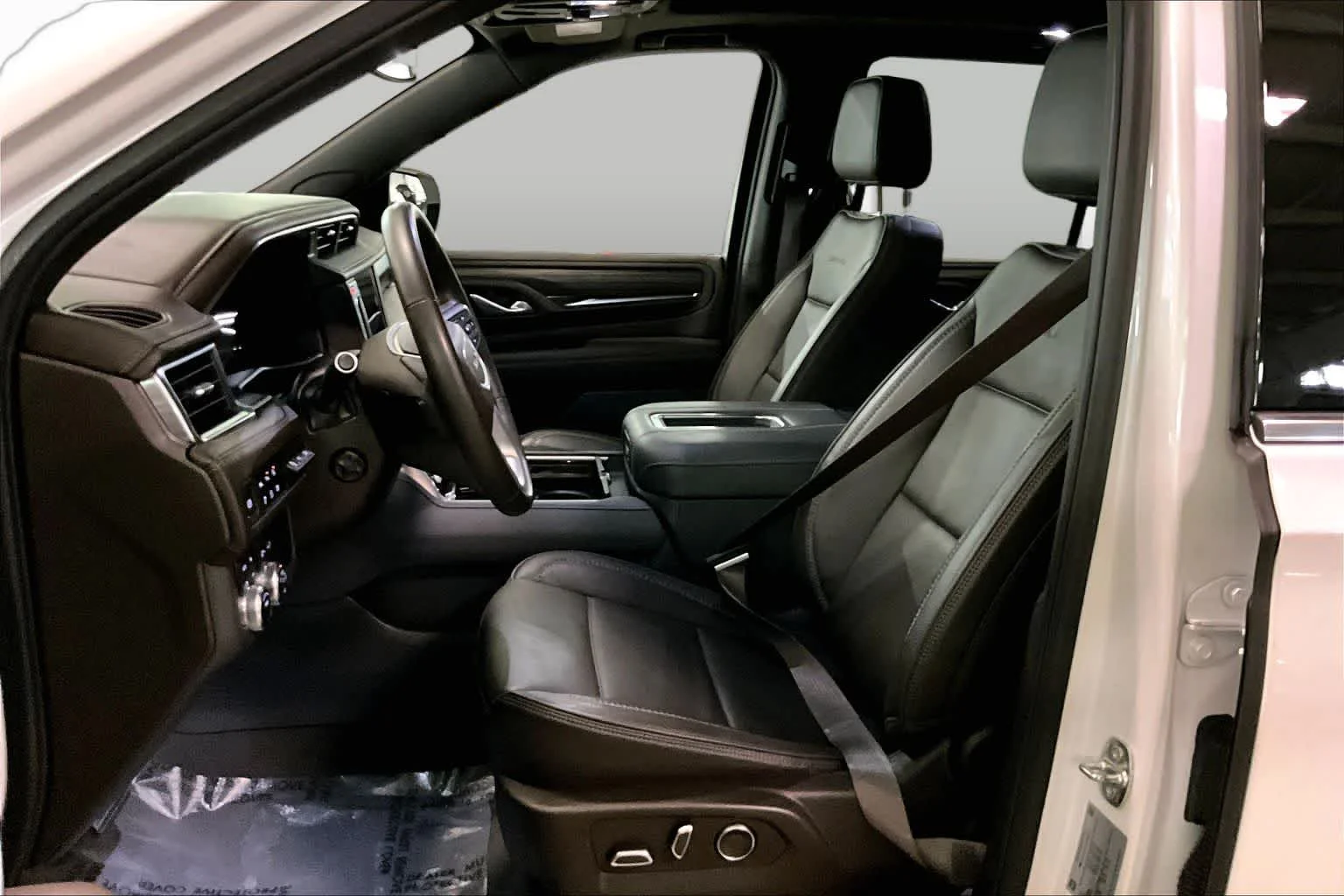 Used 2024 White Frost Tricoat GMC Denali image 9