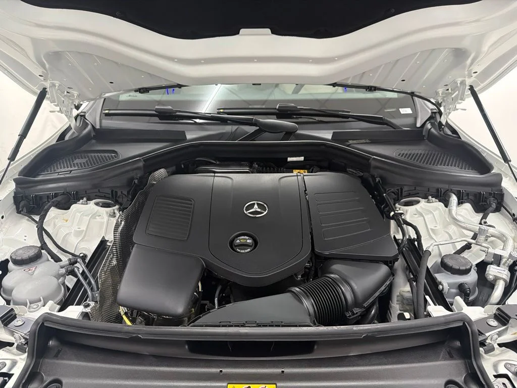 New 2027 White Mercedes-Benz GLC 300 image 30