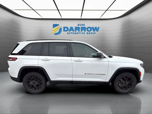 Used 2024 White Jeep Altitude image 6