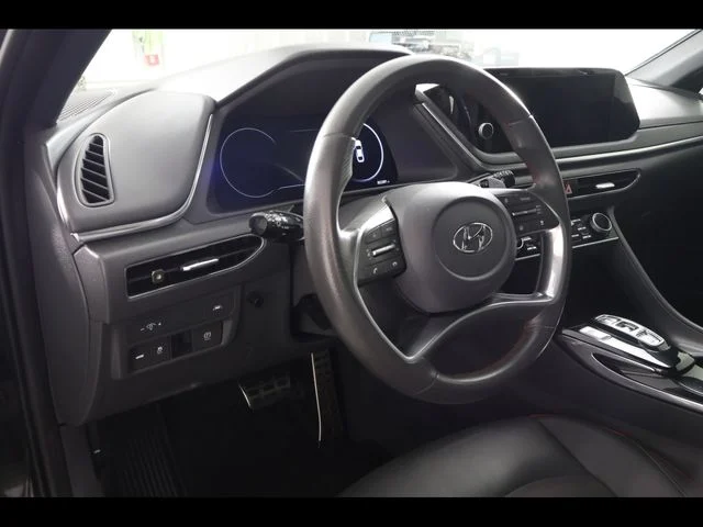 Used 2021 Black Hyundai SEL Plus image 12