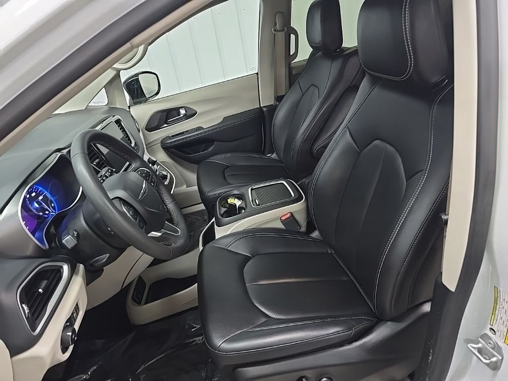 Used 2024 White Chrysler Touring L image 29