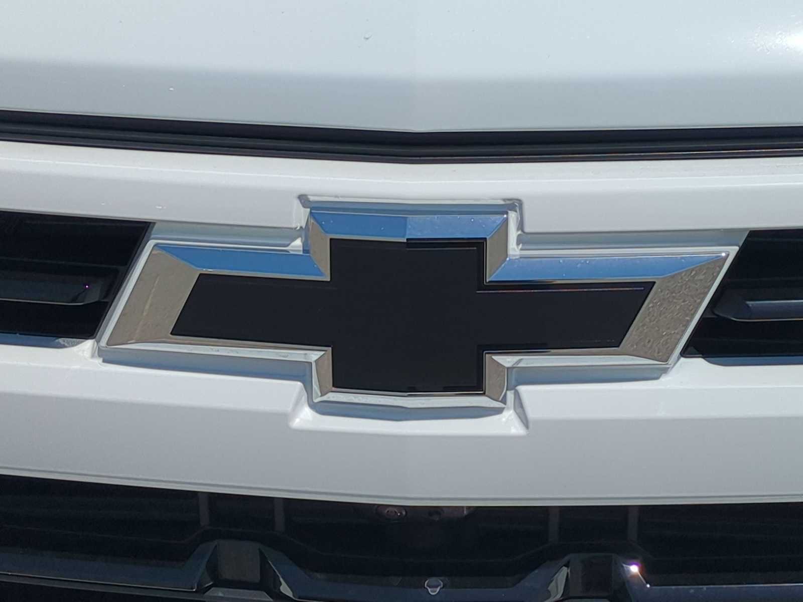 New 2026 Summit White Chevrolet RST image 8
