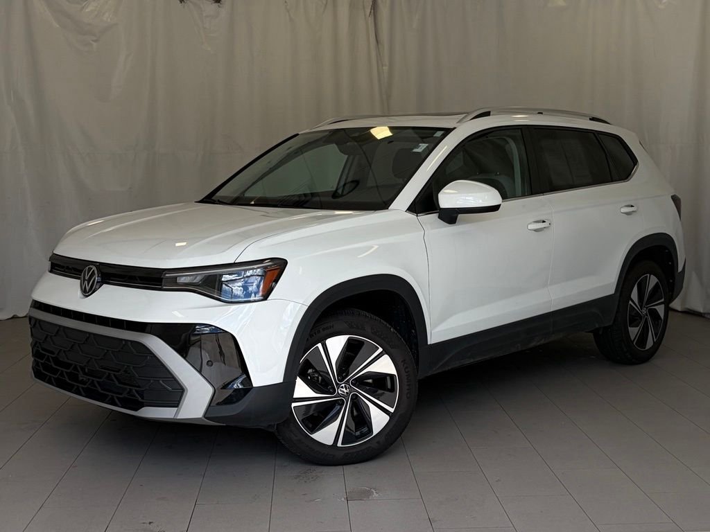 Certified Used 2025 Pure White Volkswagen 1.5T SE image 1