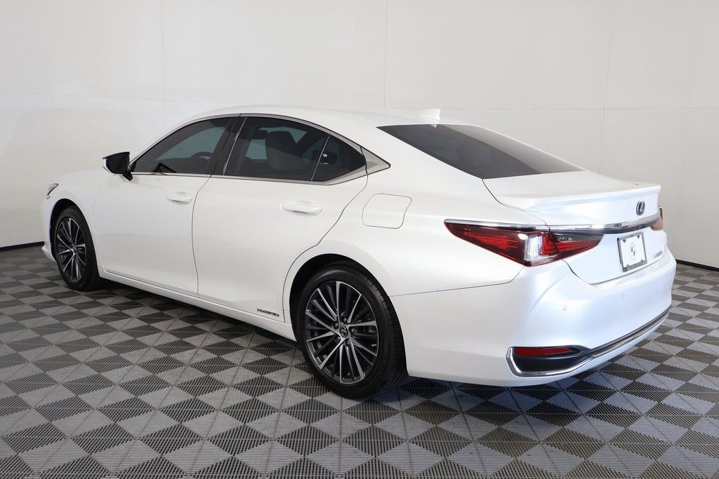 Used 2022 White Pearl Lexus 300h image 6