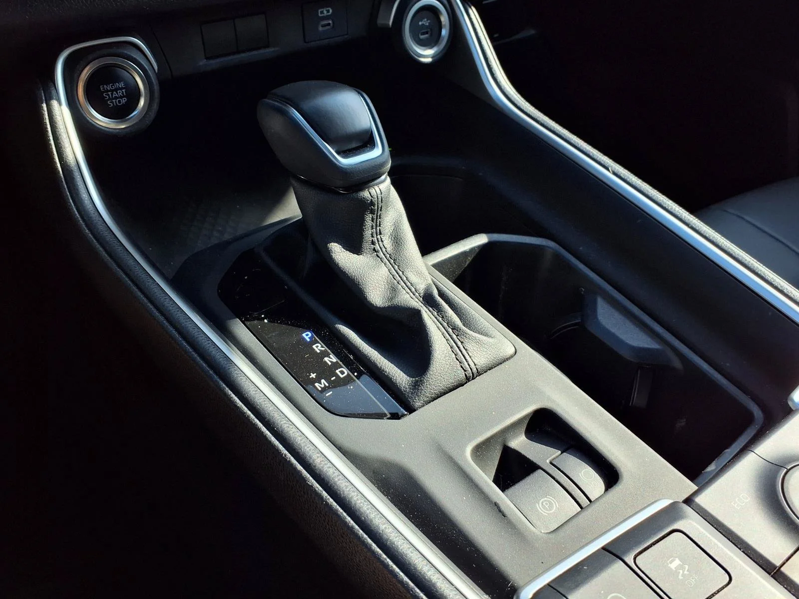 Used 2025 Midnight Black Metallic Toyota XLE image 13
