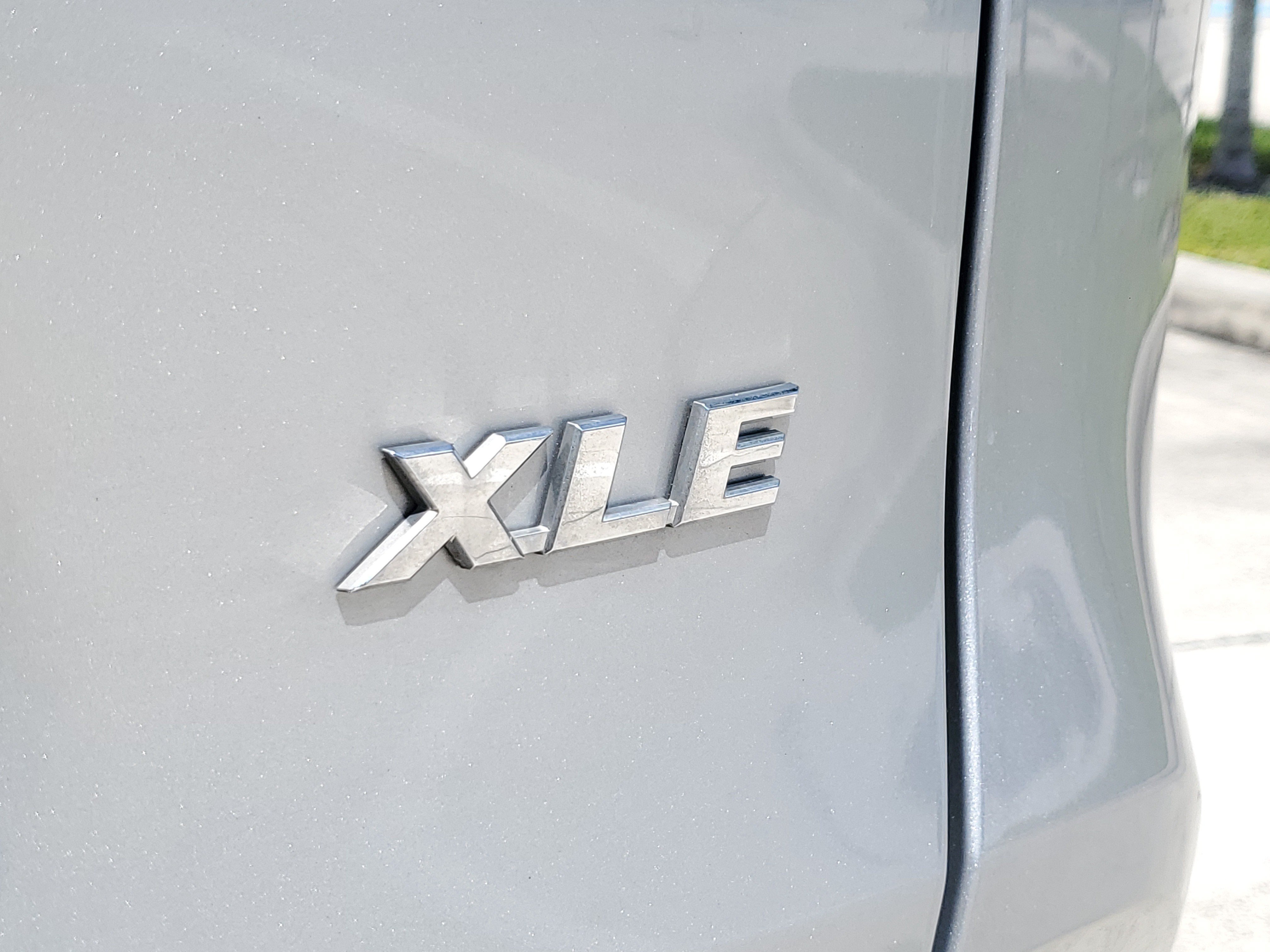 Used 2025 Silver Sky Metallic Toyota XLE image 8