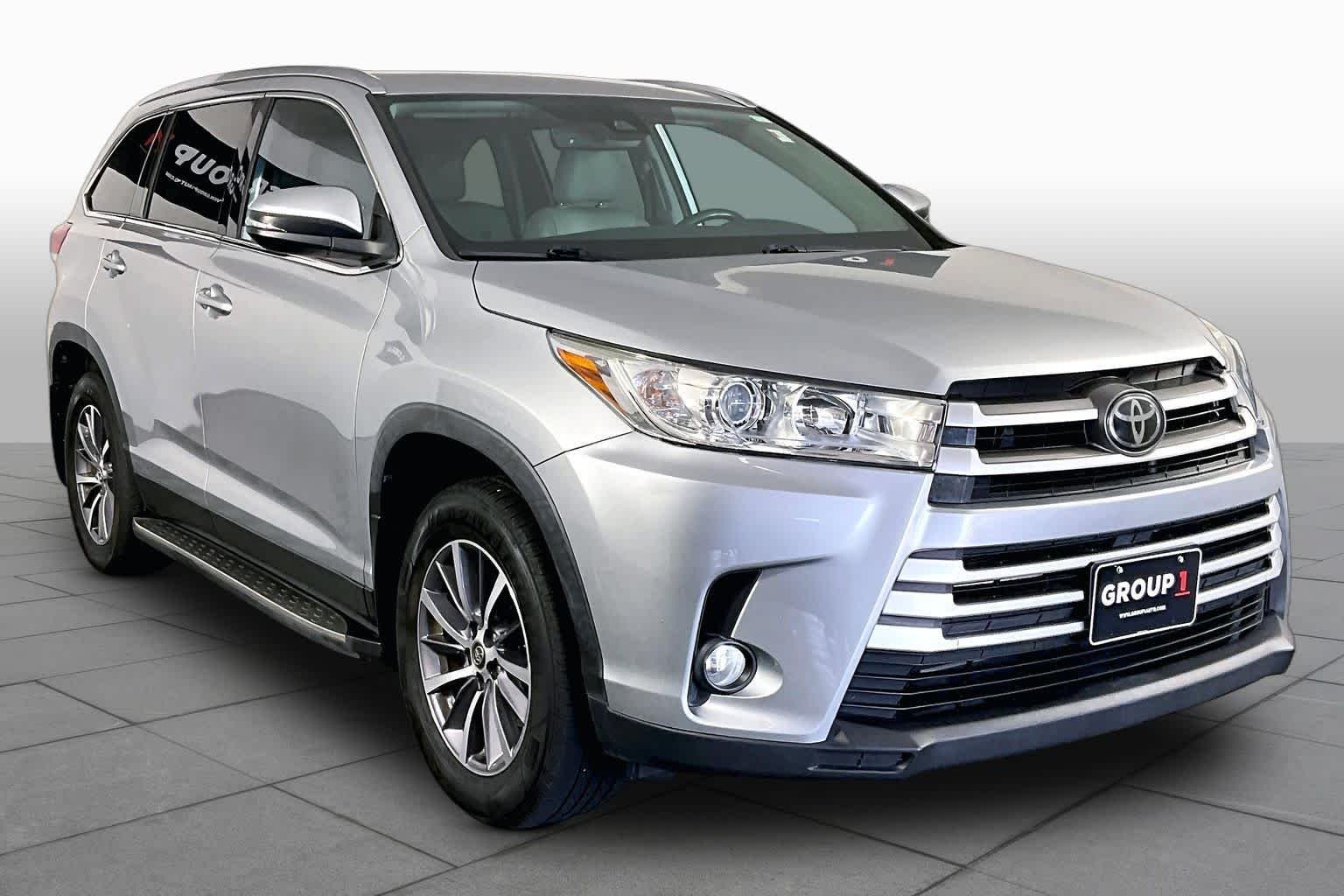 Used 2019 Celestial Silver Metallic Toyota XLE image 3