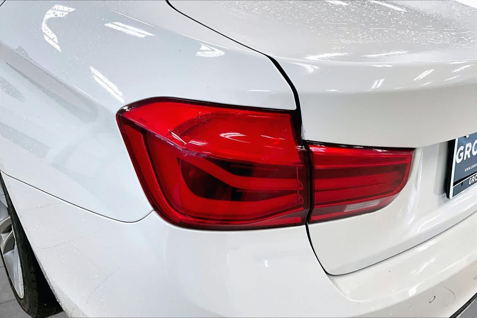Used 2018 Glacier Silver Metallic BMW 330i image 27