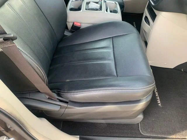 Used 2016 Crystal Metallic Chrysler Touring image 9