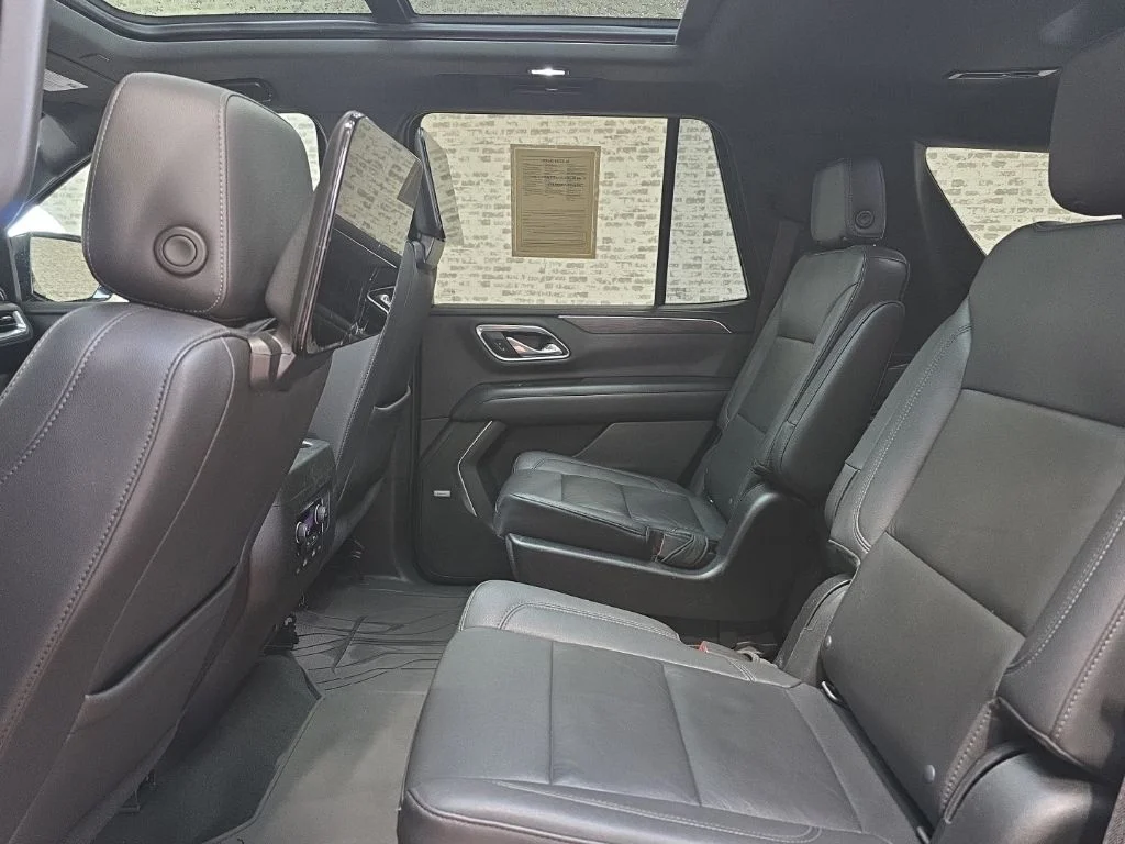 Used 2021 Black Chevrolet Z71 image 17
