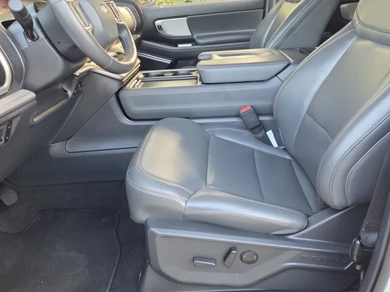 Certified Used 2025 Oxford White Ford Active image 6