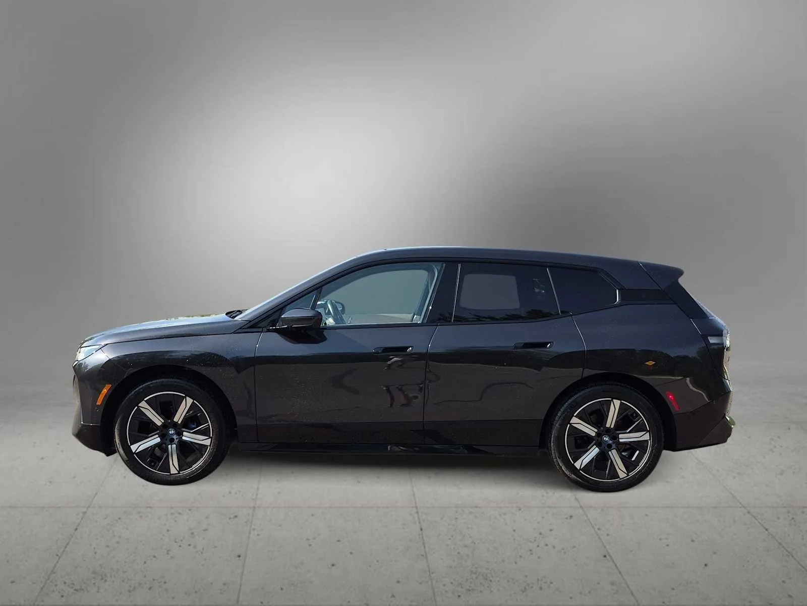 Certified Used 2024 Dark Graphite Metallic BMW xDrive50 image 5