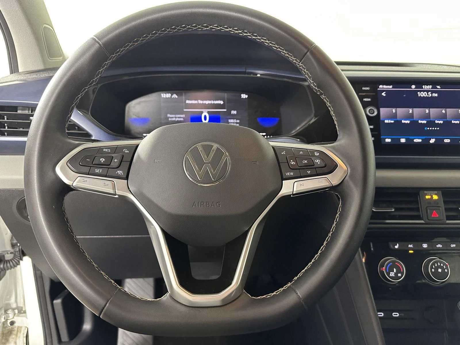 Used 2023 Pure White Volkswagen SE image 16