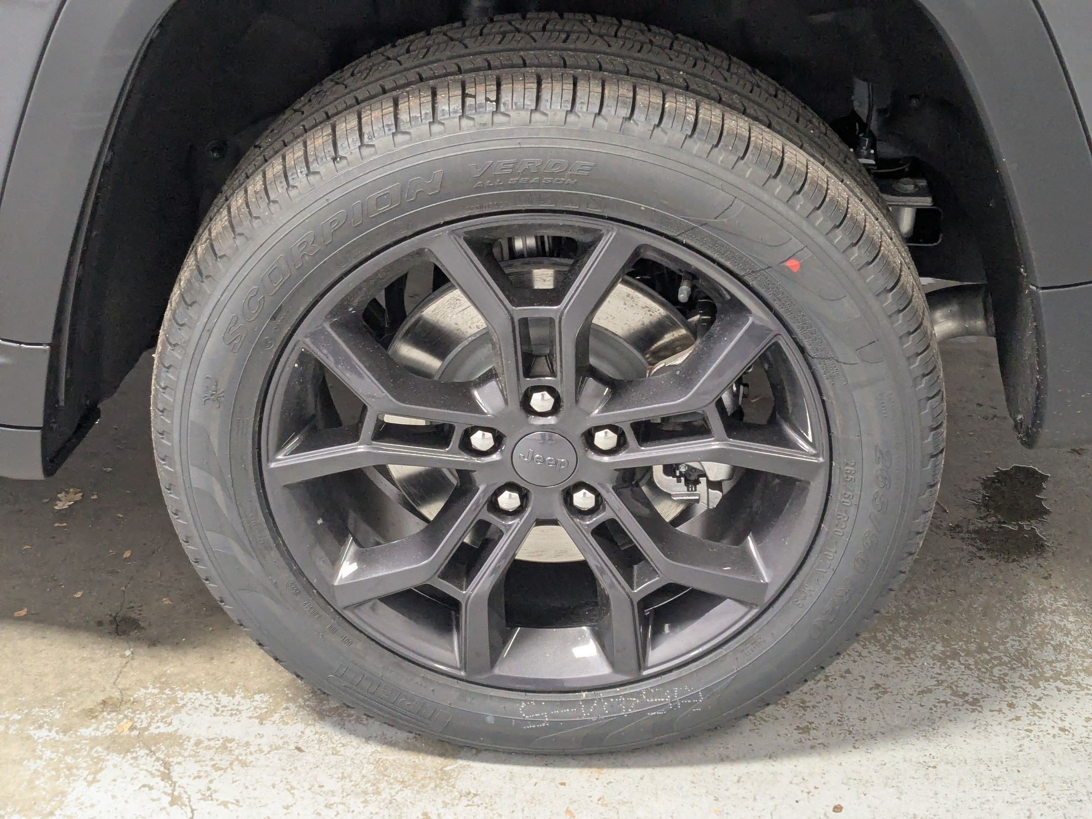 New 2025 Baltic Gray Metallic Clear-Coat Exterior Paint Jeep Limited image 18