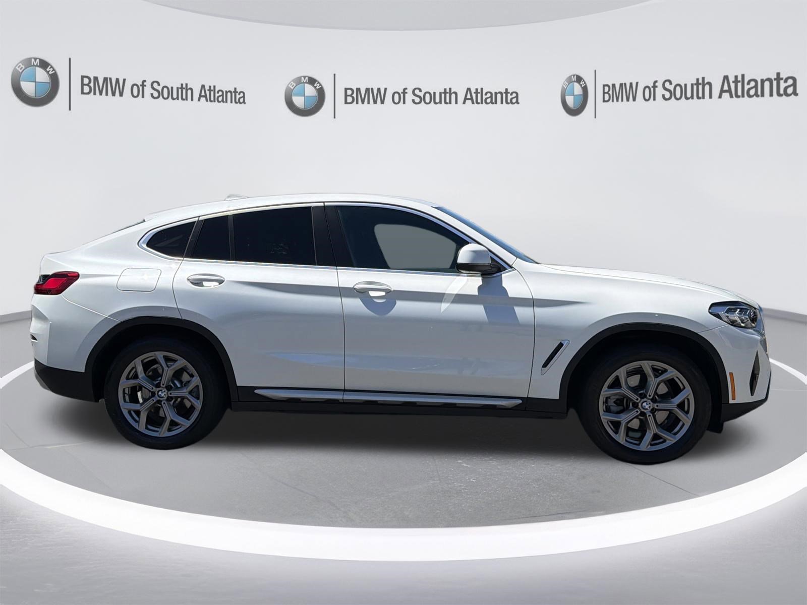Used 2025 Mineral White Metallic BMW xDrive30i image 28