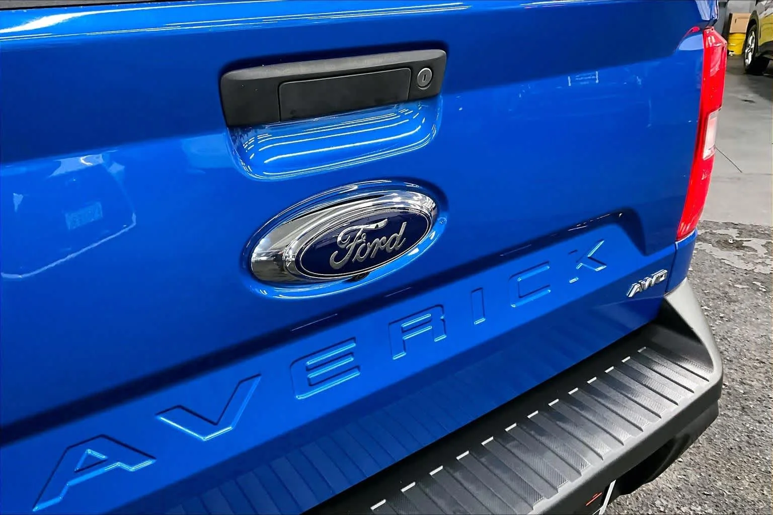 Used 2022 Velocity Blue Metallic Ford Lariat image 30
