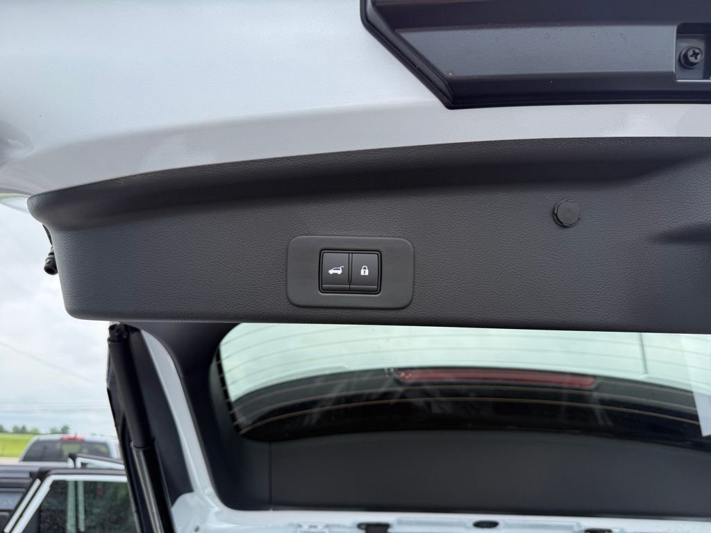 New 2026 Everest White Pearl TriCoat Nissan SL image 18