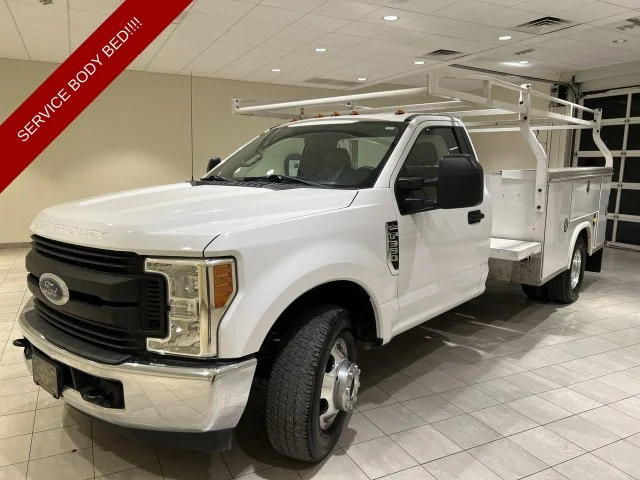 2017 Ford F-350 Super Duty Chassis Cab