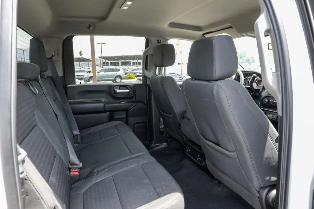 Used 2022 White Chevrolet Custom image 22