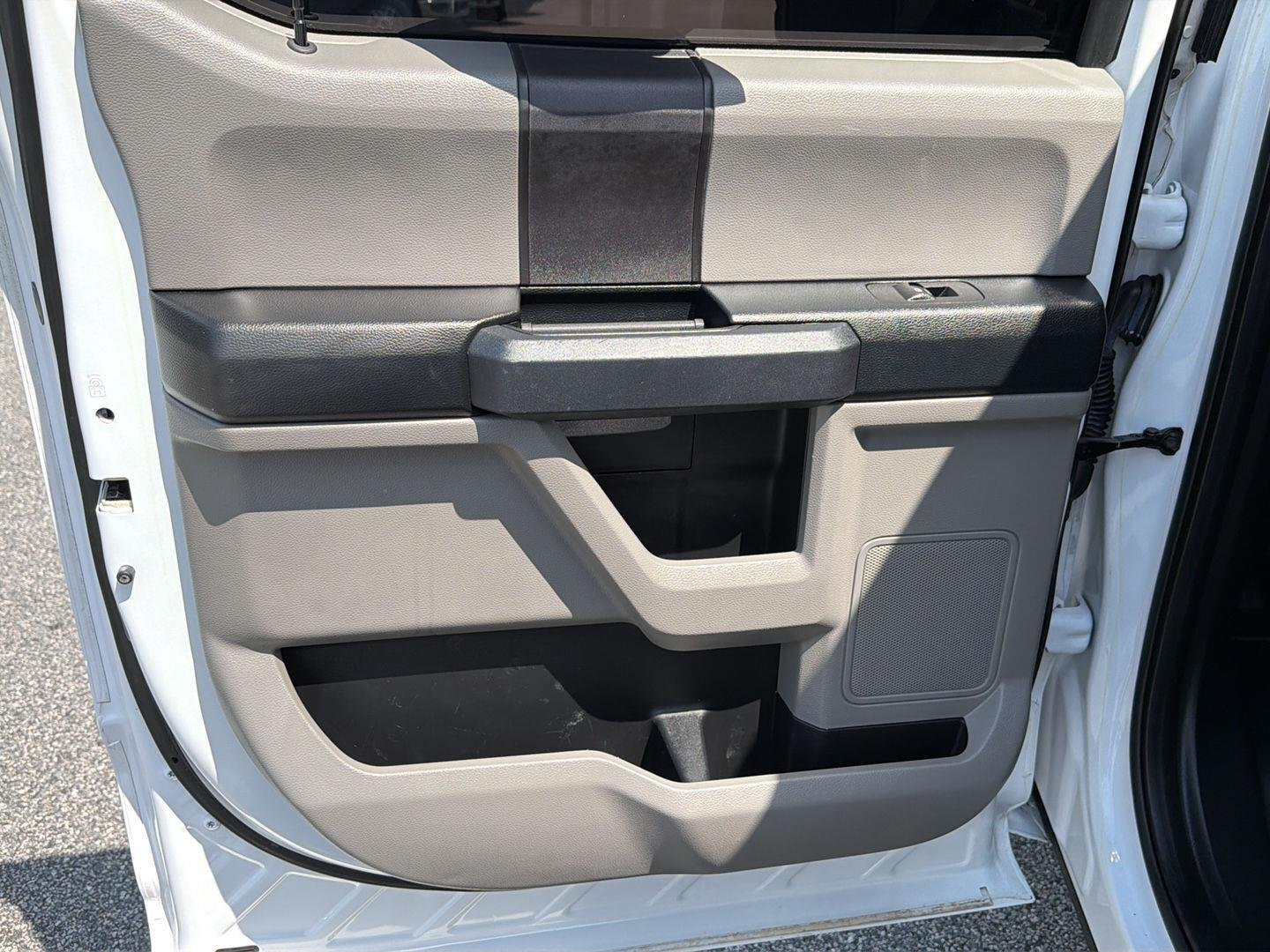 Used 2018 Oxford White Ford XL image 17