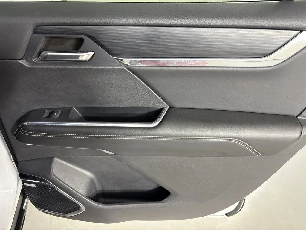Used 2024 White GMC Elevation image 19