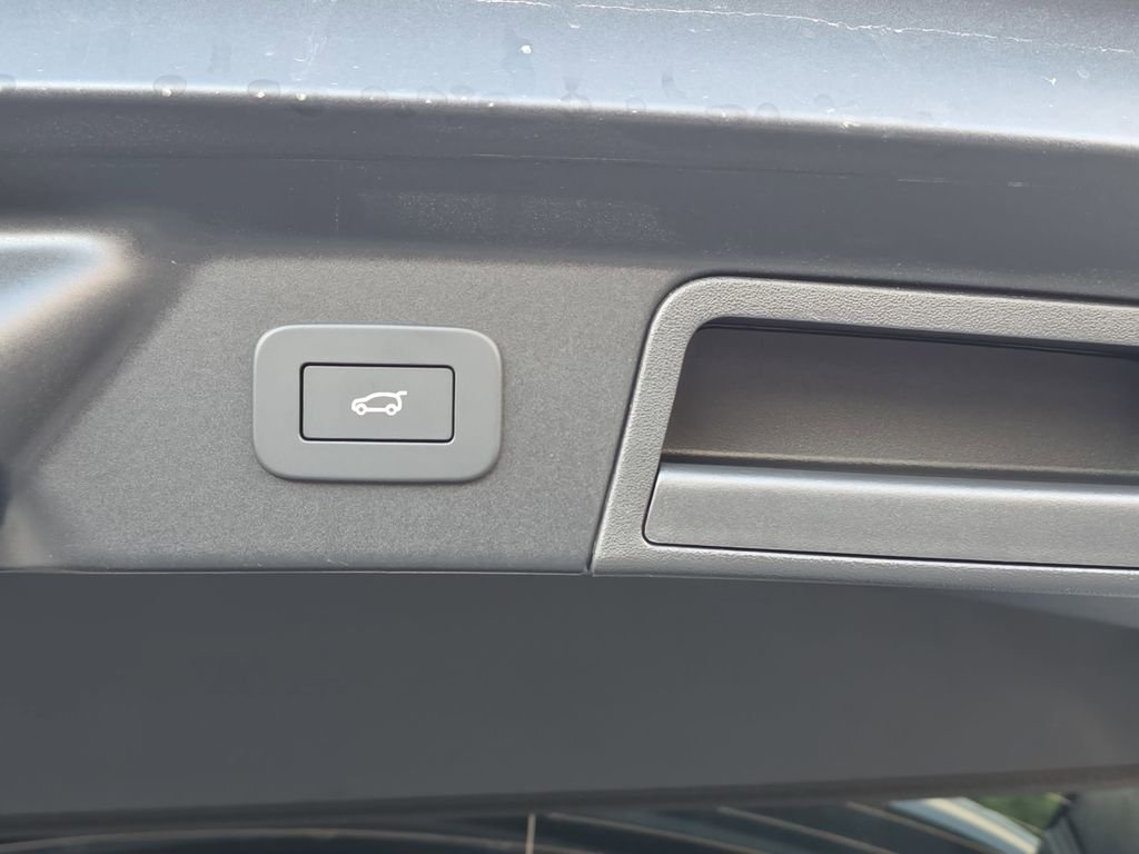 New 2026 Fuji White LAND ROVER Dynamic SE image 13