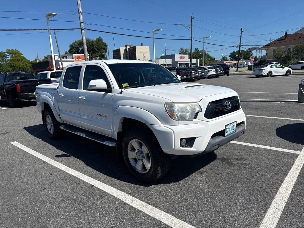 Used 2015 White Toyota Base image 1