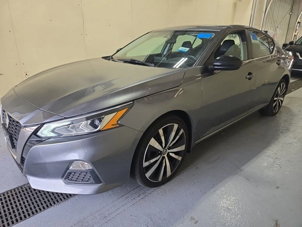 Certified Used 2019 Gray Nissan 2.5 SR image 2