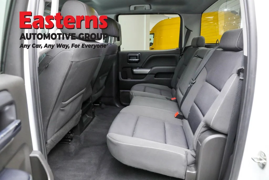 Used 2018 White Chevrolet LT image 22