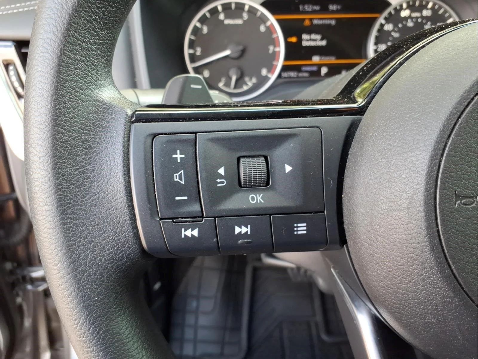 Used 2022  Nissan SV image 21