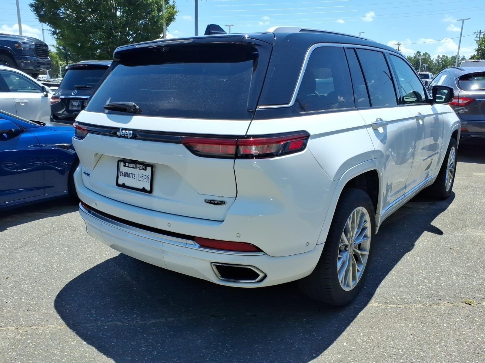 Used 2023 Bright White Clearcoat Jeep Summit image 8