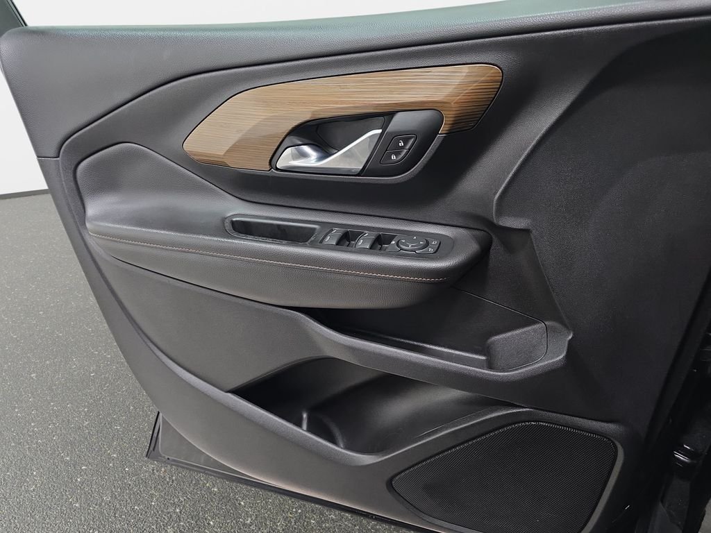 Used 2019 Ebony Twilight Metallic GMC SLE image 25