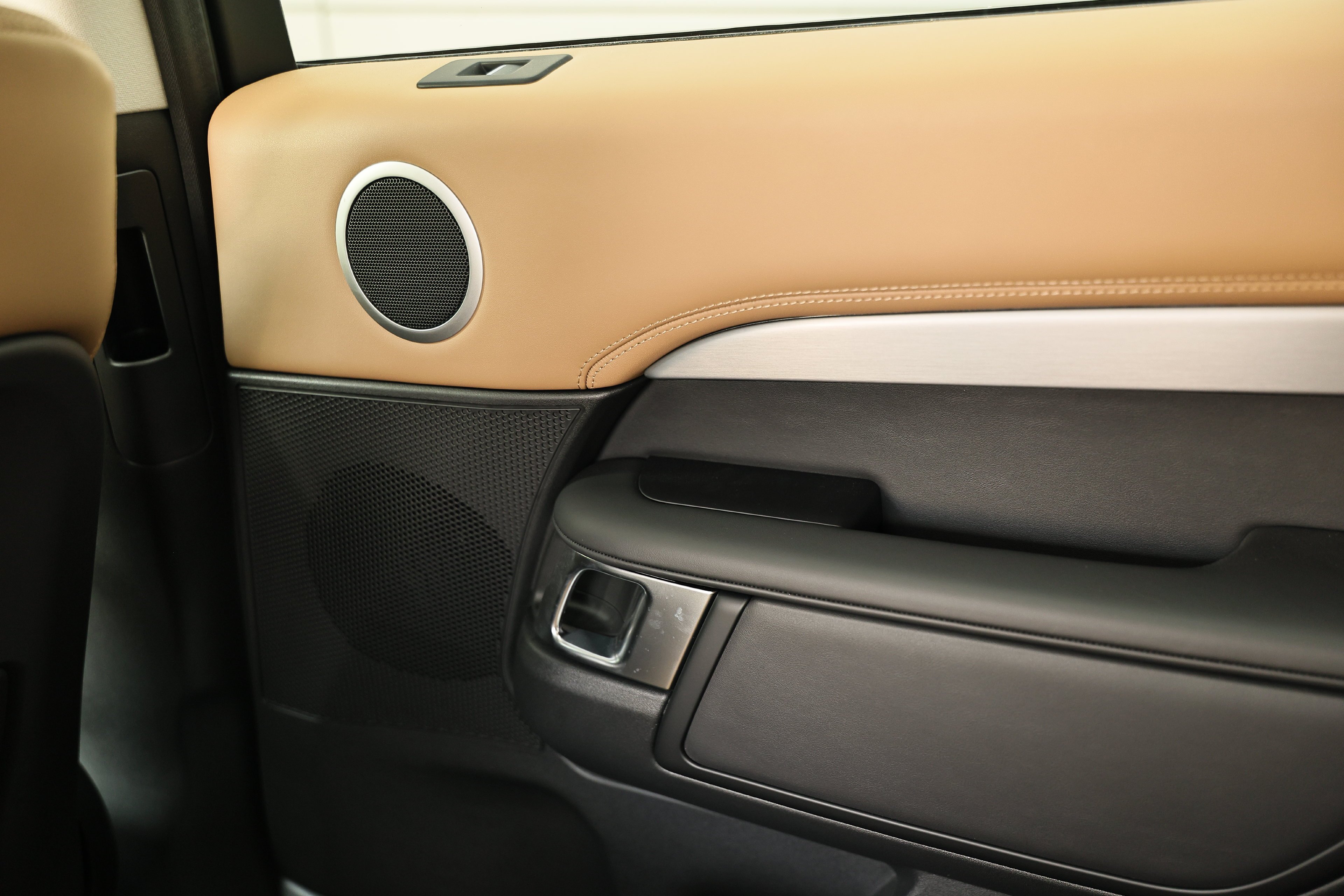 2026 Land Rover Discovery Tempest Edition - Photo 43