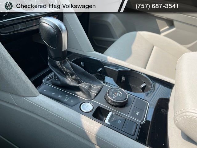 Used 2023 Pure White Volkswagen 3.6L V6 SE w/Technology image 41