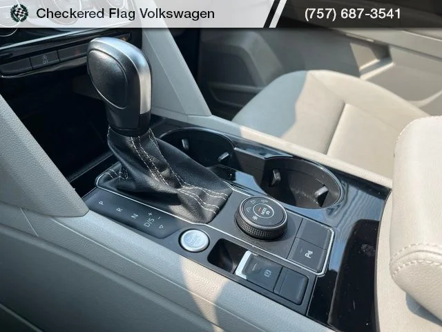 Used 2023 Pure White Volkswagen 3.6L V6 SE w/Technology image 41