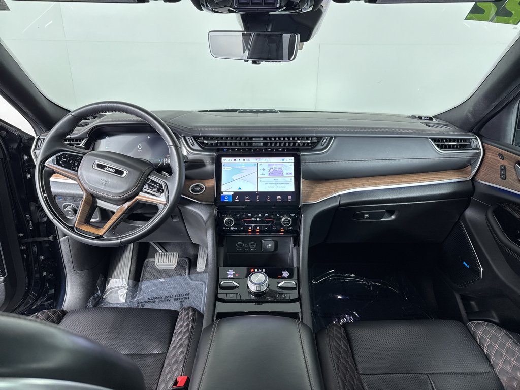 Used 2022 Midnight Blue Jeep Summit image 5