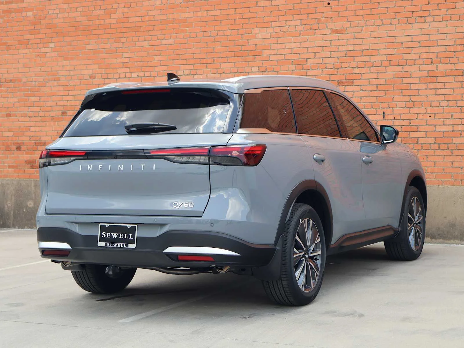 New 2027 HARBOR GRAY INFINITI Luxe FWD image 5
