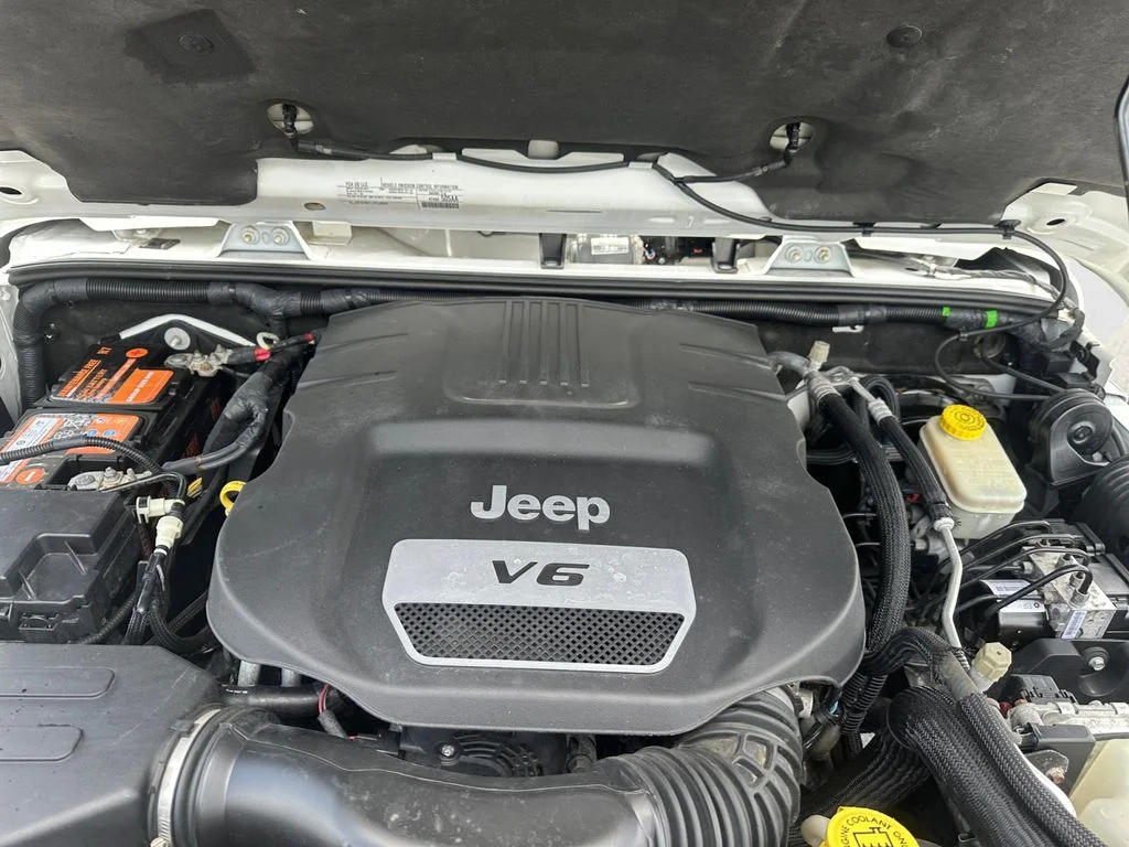 Used 2016 White Jeep Sahara image 14