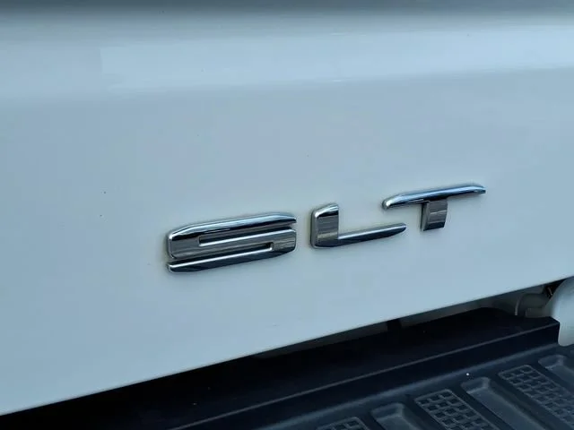Used 2021 SUMMIT WHITE GMC SLT image 22
