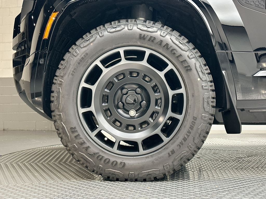 New 2026 Narvik Black Land Rover OCTA image 13
