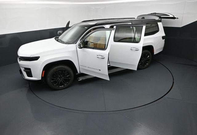 New 2026 Bright White Clear-Coat Exterior Paint Jeep Grand Wagoneer image 26